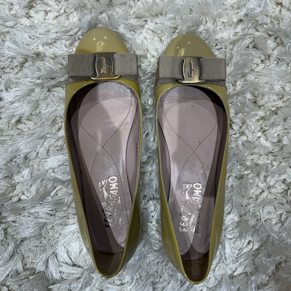 Salvatore Ferragamo beige Patent Flats with Bow